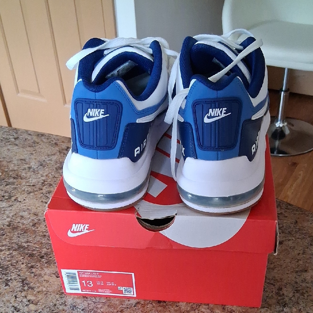 Nike Blue and White Air Max Classic Sneakers